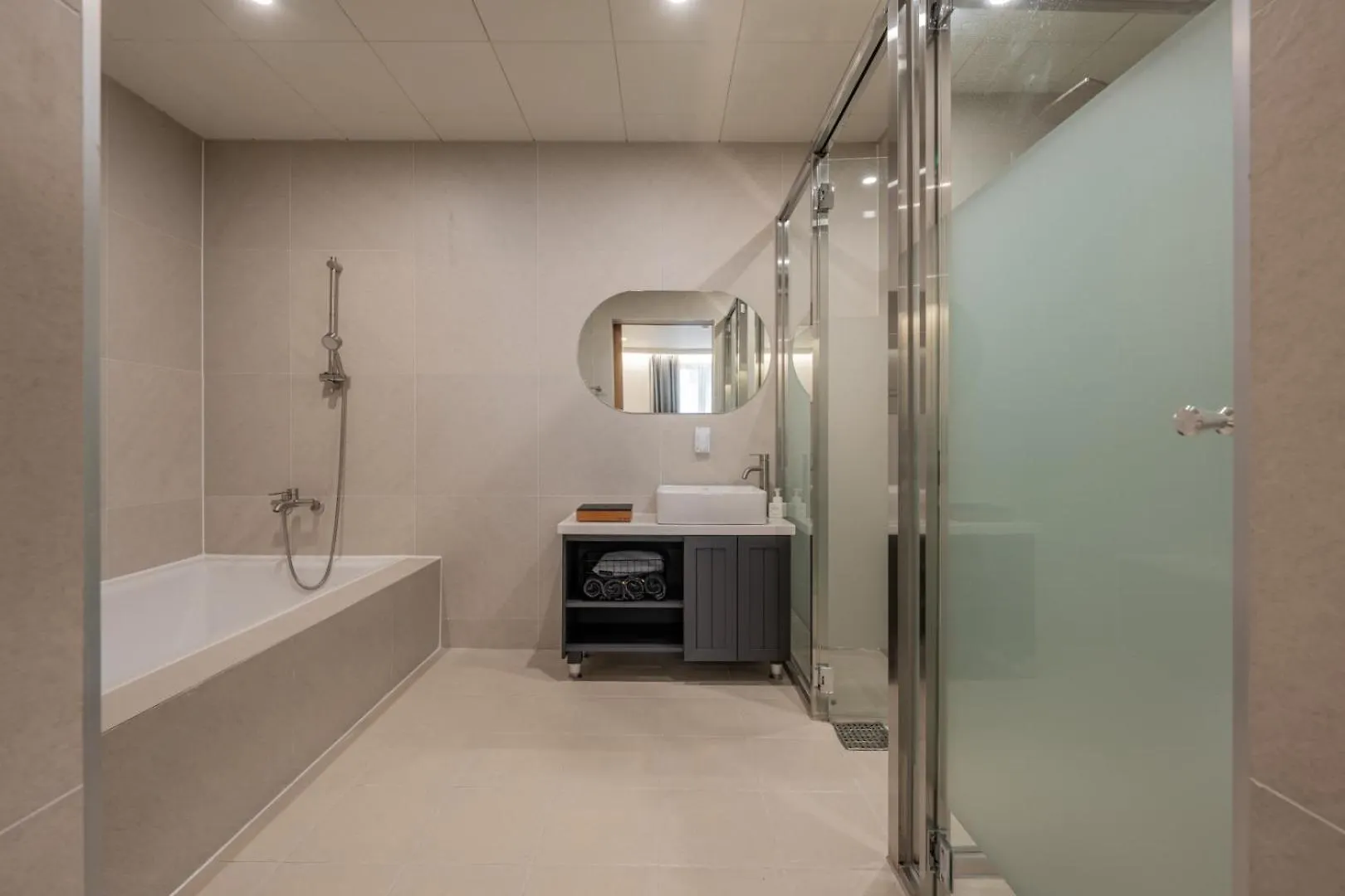 H-Avenue Hotel Munhyeon Busan